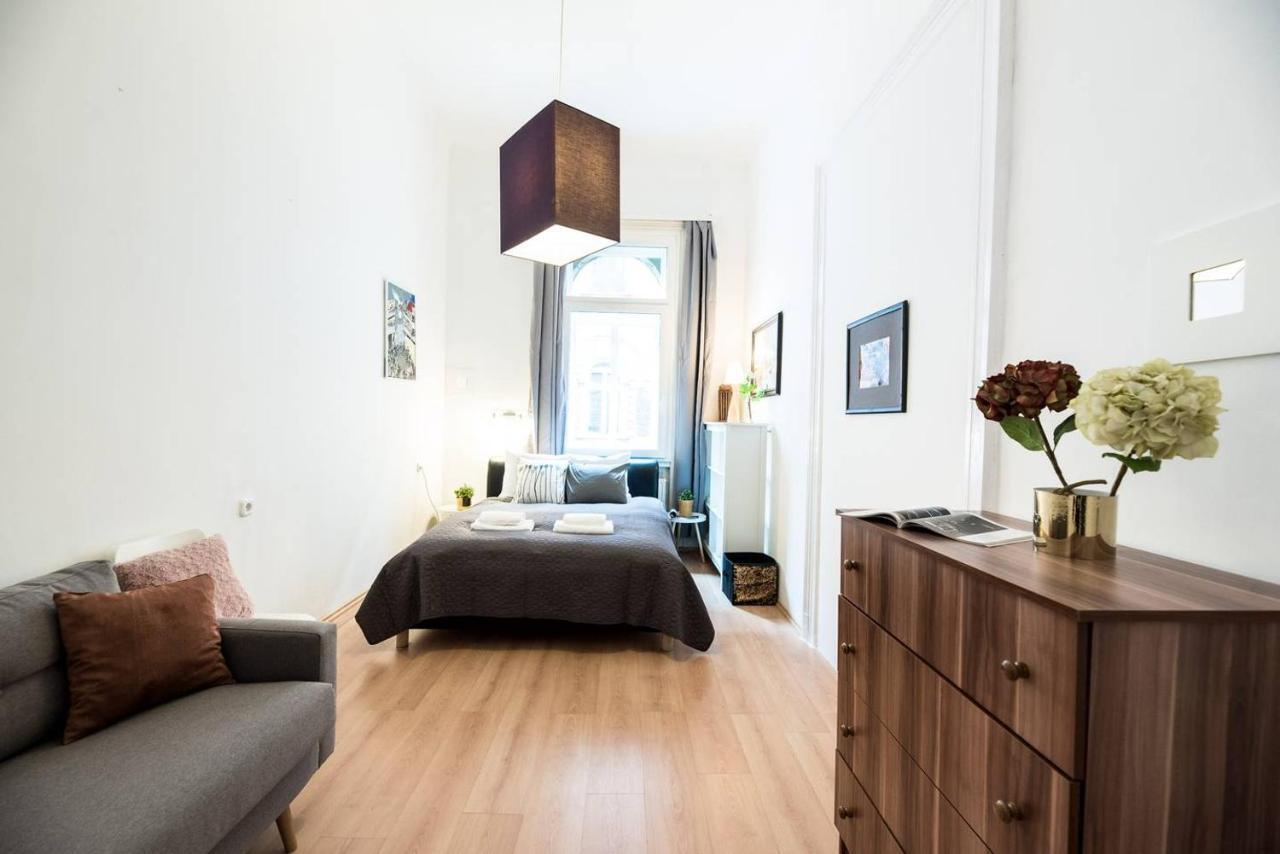 Cosy And Central Apartment With 4 Bedrooms And A/C Budapest Exterior foto