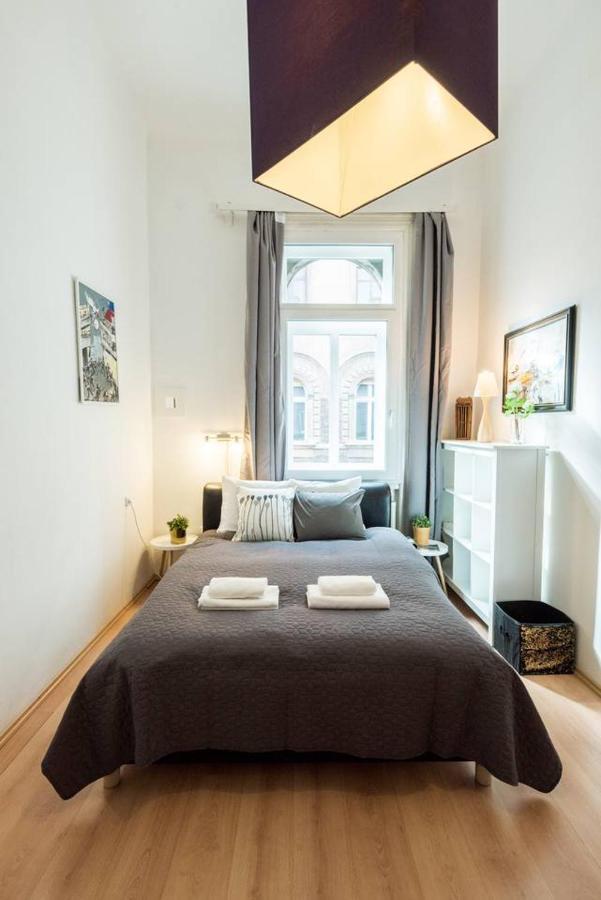 Cosy And Central Apartment With 4 Bedrooms And A/C Budapest Exterior foto
