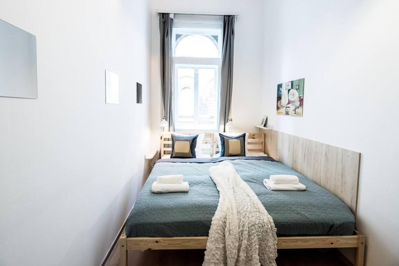 Cosy And Central Apartment With 4 Bedrooms And A/C Budapest Exterior foto