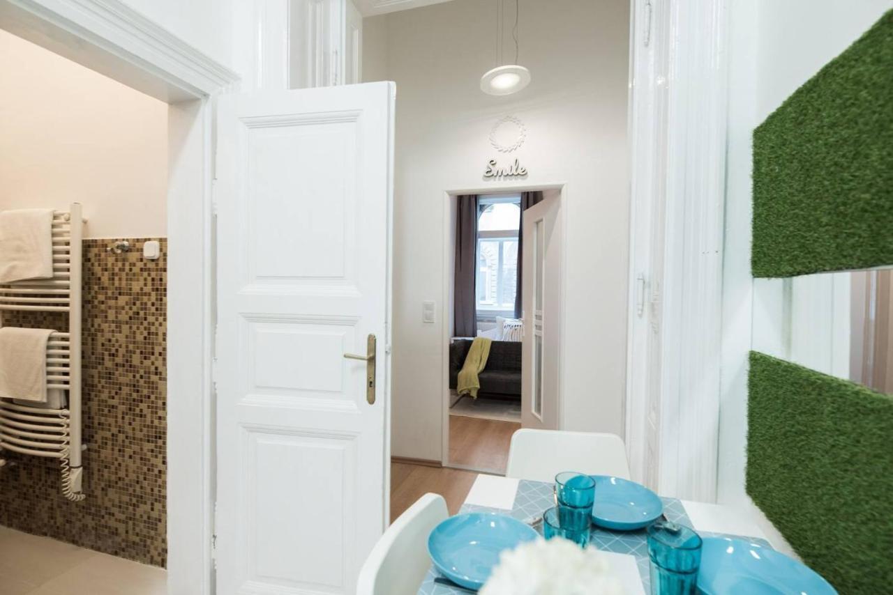 Cosy And Central Apartment With 4 Bedrooms And A/C Budapest Exterior foto